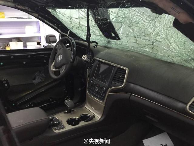 天津港爆炸质损车被翻新洗白后公开售卖