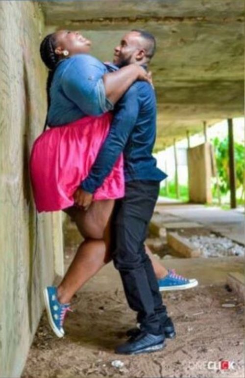 据英国《每日邮报》报道，近日，来自加纳的大号女生特塔赫(Mzznaki Tetteh)在社交网络晒出了与未婚夫科乔o阿莫阿(Kojo Amoah)的订婚照片，不料却遭到网友的恶意攻击。