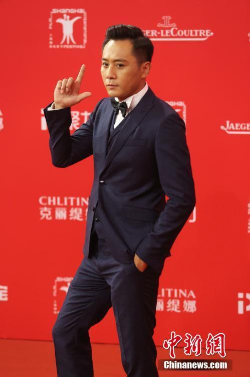 6月11日晚，第19届上海国际电影节拉开帷幕。演员刘烨亮相开幕红毯。中新社记者