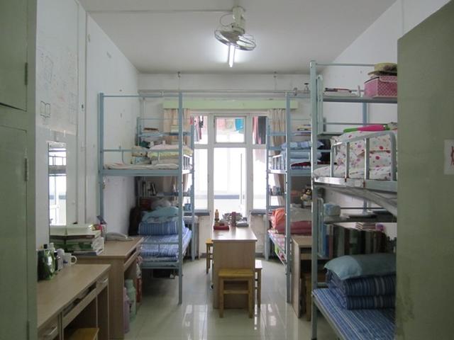 原创 > >正文        近日,北京大学的新生反映学校安排入住的宿舍楼